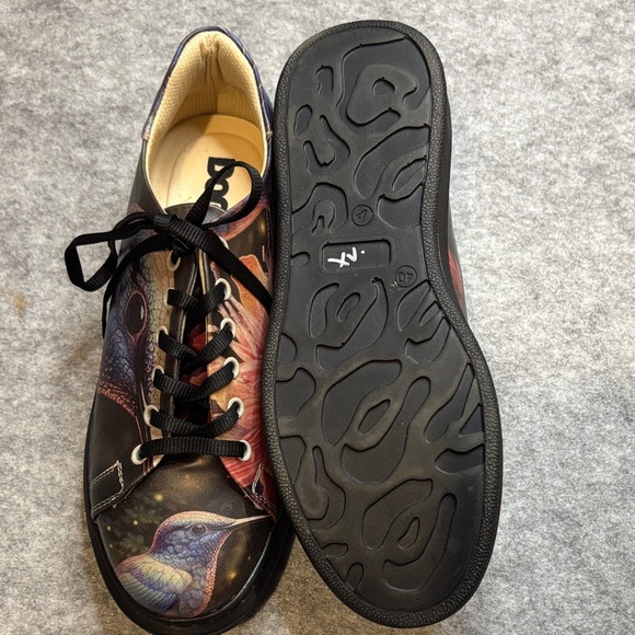 Dogo Women's Artistic Black Flats with Bird Design NWOT size 40. - Picture 7 of 9